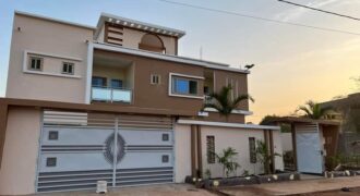 Villa duplex neuve avec piscine à vendre – Sotuba ACI, 376 m² en titre foncier