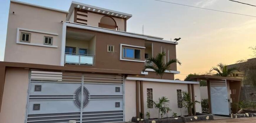 Villa duplex neuve avec piscine à vendre – Sotuba ACI, 376 m² en titre foncier