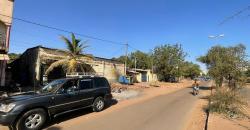 Terrain Construite pile au bord du goudron À VENDRE à l’HIPPODRÔME Terrain Construite pile au bord du goudron À VENDRE à l’HIPPODRÔME