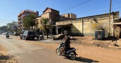 Terrain Construite pile au bord du goudron À VENDRE à l’HIPPODRÔME Terrain Construite pile au bord du goudron À VENDRE à l’HIPPODRÔME