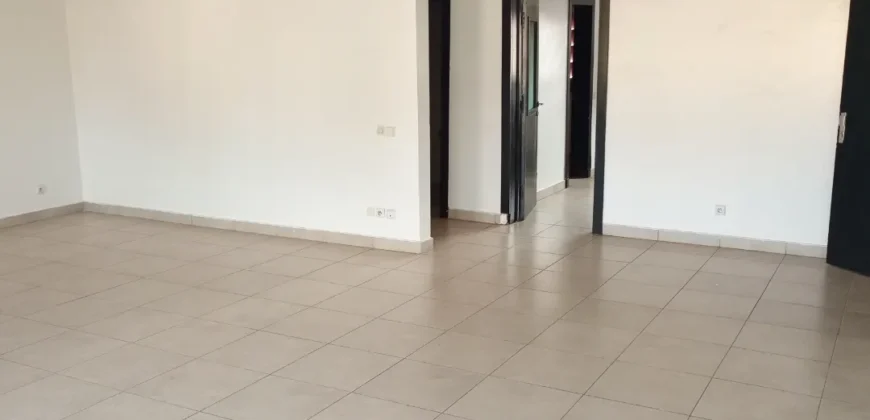 Appartement 2 chambres avec groupe électrogène à louer – ACI 2000, Palais des Sports