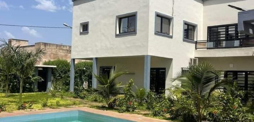 Villa duplex neuve semi-meublée avec piscine à louer – Sotuba Cité Aérée