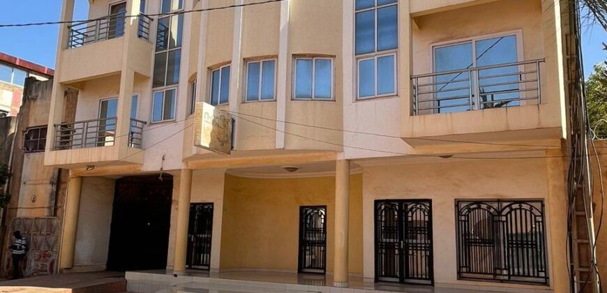 Villa triplex 25 pièces à louer – ACI 2000