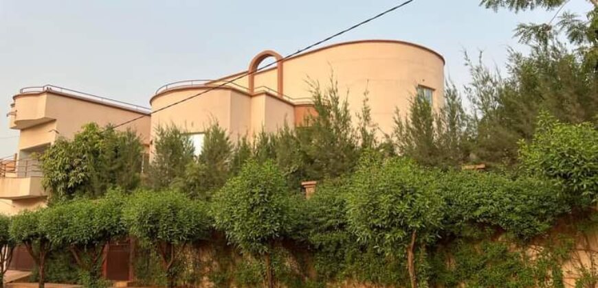 Étage triplex 5 chambres et 3 salons à louer – Missabougou