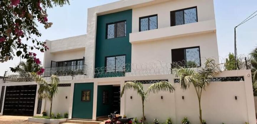 Villa avec piscine 5 chambres à louer – Badalabougou, très bon standing
