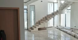 Duplex ultra moderne avec piscine à vendre au début de Sébénikoro Duplex ultra moderne avec piscine à vendre au début de Sébénikoro