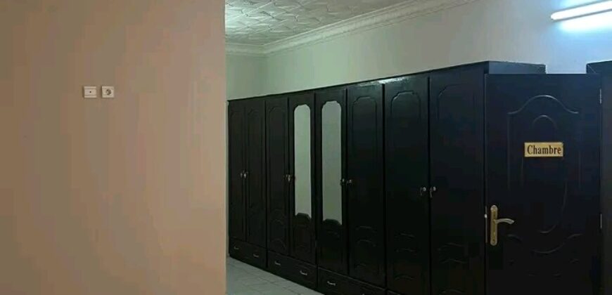 Villa duplex 5 chambres et 3 salons à louer – Bolé SEMA