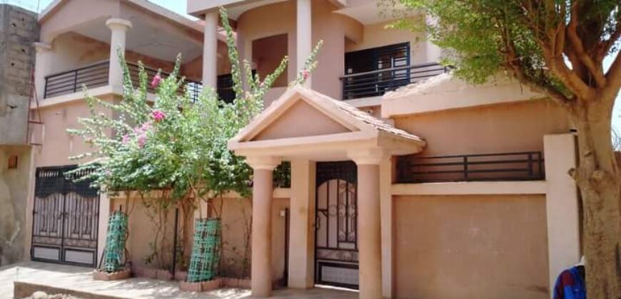 Villa duplex 5 chambres à vendre – Kabala, vers le terminus