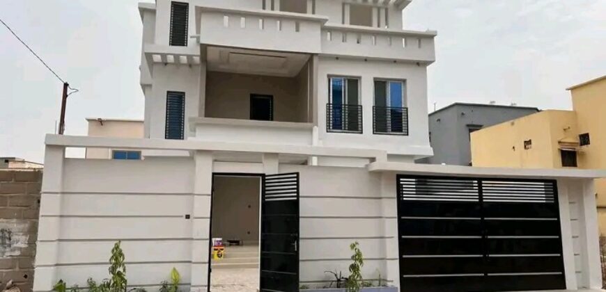 Villa duplex 4 chambres à vendre – Sotuba ACI, 300 m² en titre foncier