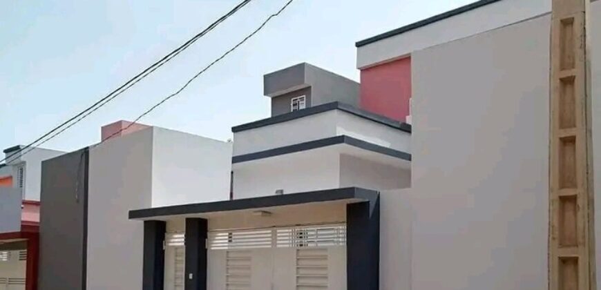 Villa neuve 3 chambres et 2 salons à vendre – Sébénikoro SEMA 2