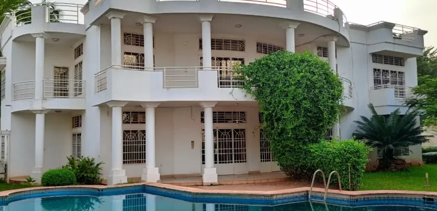 Villa de haut standing avec piscine à louer à Badalabougou