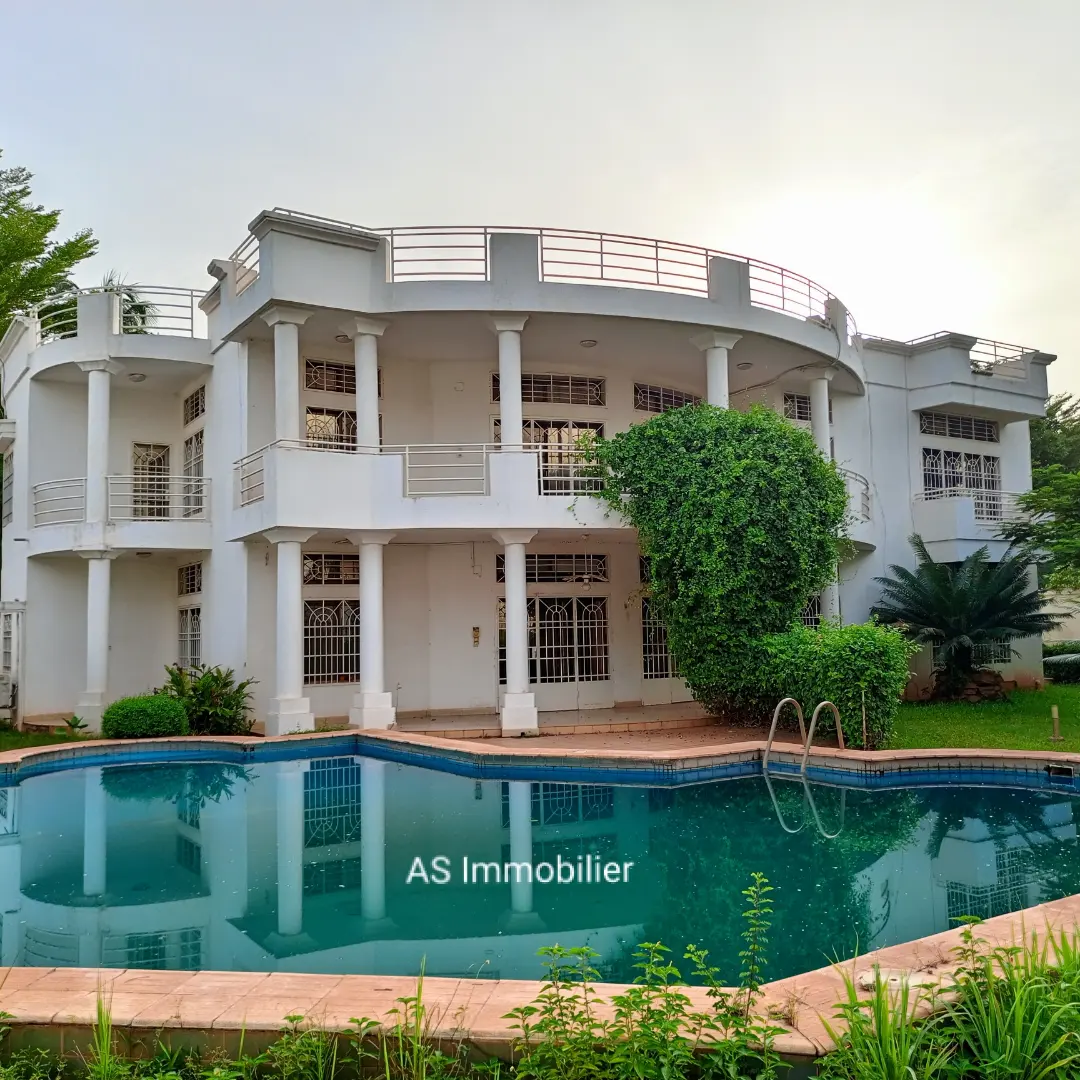 Villa de haut standing avec piscine à louer à Badalabougou