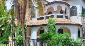Duplex avec piscine 6 chambres à louer – Hamdallaye ACI 2000, bureaux ou habitation