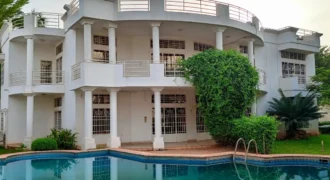 Villa de haut standing avec piscine à louer – Badalabougou, au bord du fleuve