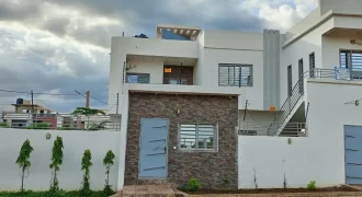 Duplex avec piscine à louer à Sébénikoro