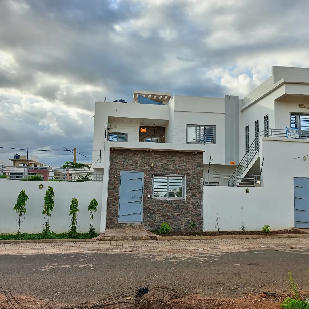 Duplex avec piscine à louer à Sébénikoro