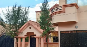Duplex 5 chambres à vendre – Baco Djicoroni Golf, 300 m² en titre foncier