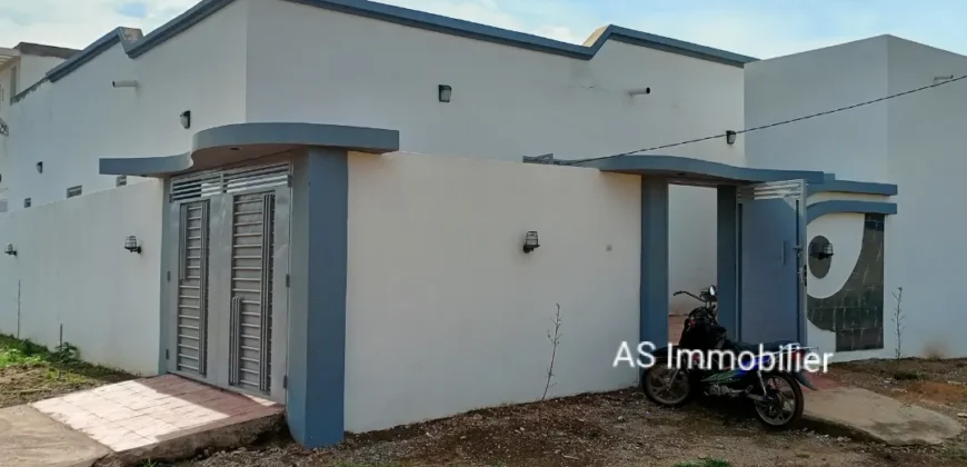 Villa 3 chambres avec forage à vendre – Niamana, Grabal