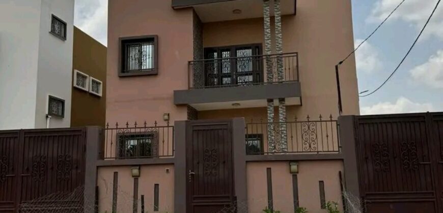 Villa duplex neuve 4 chambres à louer – Bolé SEMA