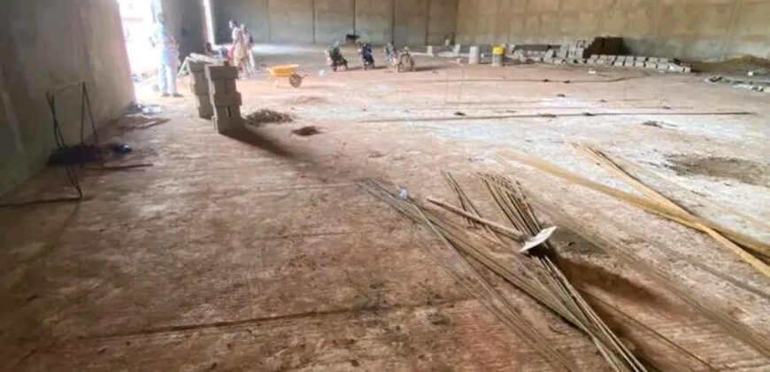 Grand entrepôt de 1.500 m² à louer – Sotuba