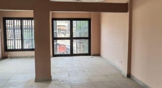 Grand magasin avec bureau à louer – Siracoro