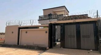 Villa basse avec piscine 3 chambres à vendre – Kabala, vers le terminus