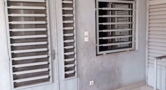 Appartement 2 chambres avec magasin à louer – Siracoro Cité