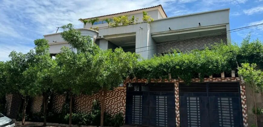 Étage 8 chambres avec 2 cuisines à louer – Magnambougou Corniche