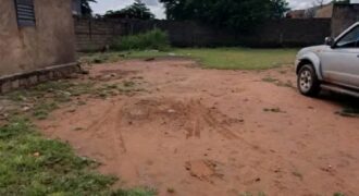 Cour clôturée de 750 m² à louer – Niamana, à 100 m du goudron