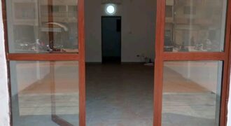 Magasin avec bureau au bord du goudron à louer – Baco Djicoroni
