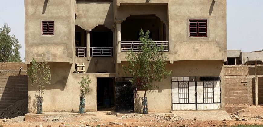 Maison R+1 en finition 6 chambres à vendre – Mamaribougou
