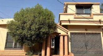 Villa 3 chambres avec boutique et double garage à louer – Cité BMS