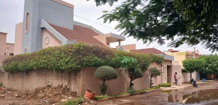 Villa duplex 4 chambres à louer – Faladié, à 50 m du goudron