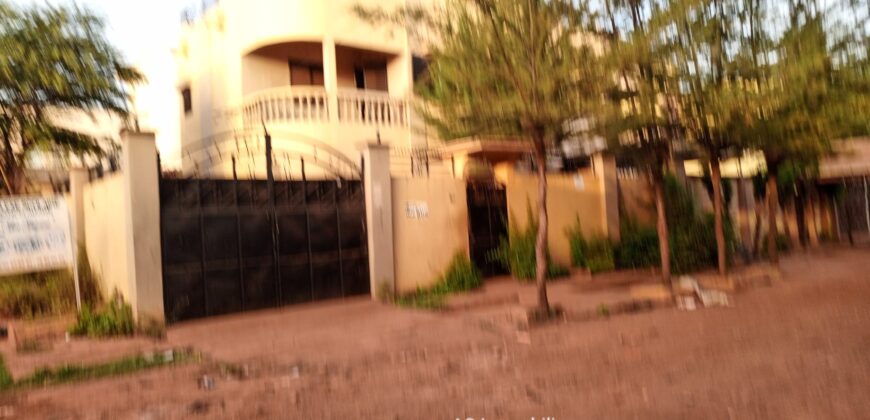 Maison en duplex 4 chambres à louer – Sirakoro Méguétana