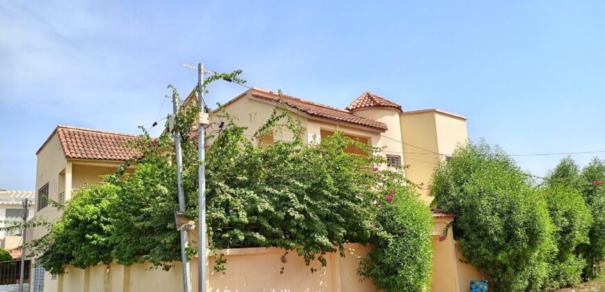 Maison en duplex 4 chambres à vendre – Sotuba, parcelle d&rsquo;angle de 400 m²