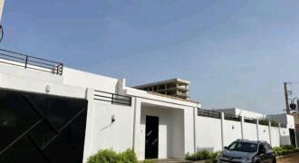 Villa 3 chambres avec piscine et double parking à louer – Sébénikoro