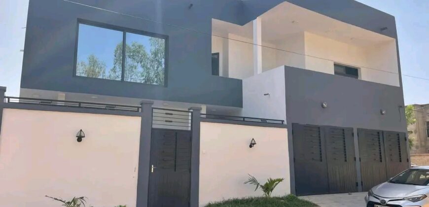 Villa duplex avec piscine 4 chambres à louer – Sotuba Centre Aéré