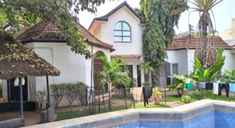 Villa avec piscine 4 chambres à louer – Badalabougou, zone résidentielle