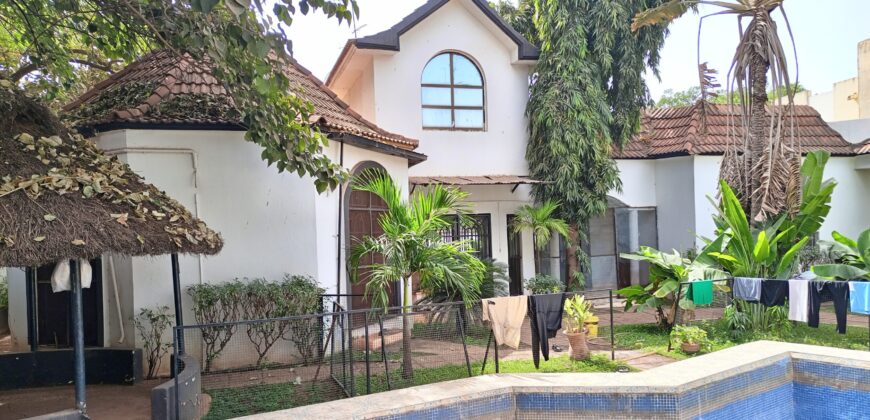 Villa avec piscine 4 chambres à louer – Badalabougou, zone résidentielle