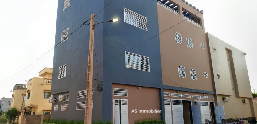 Appartement indépendant 3 chambres avec entrée et garage privés à louer – Baco Djicoroni ACI