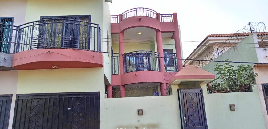 Duplex 3 chambres avec salle polyvalente à louer – Badalabougou Est