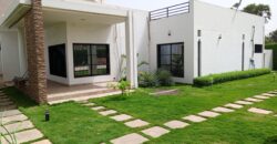 Villa moderne avec jardin et piscine à louer au début de Sébénikoro Villa moderne avec jardin et piscine à louer au début de Sébénikoro