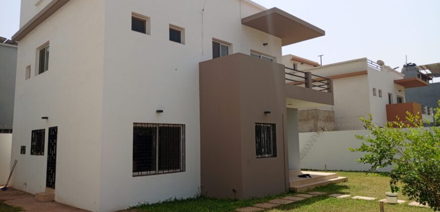 Duplex 4 chambres avec jardin et groupe électrogène à louer – Sébénikoro Cité Atrium