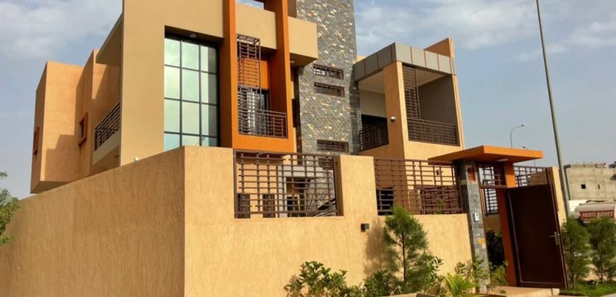 Villa duplex 4 chambres à louer – Bolé Cité fermée