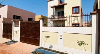 Villa duplex neuve 4 chambres avec double garage à louer – Bolé SEMA