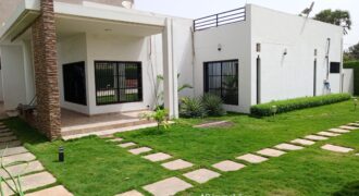 Villa de haut standing avec piscine et système solaire à louer – début de Sébénikoro