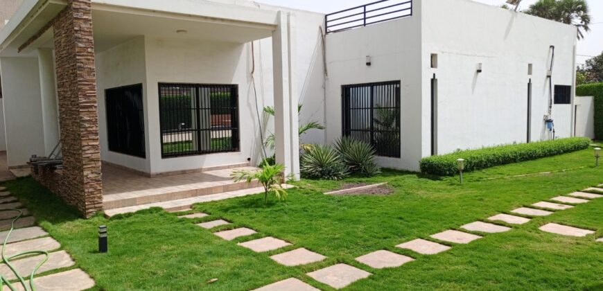 Villa de haut standing avec piscine et système solaire à louer – début de Sébénikoro