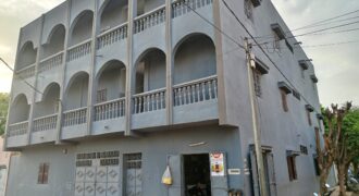 Bâtiment commercial R+2 de 30 pièces à louer – ACI 2000