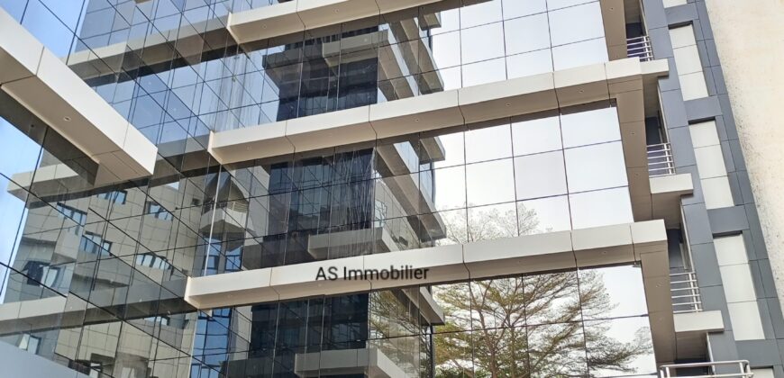 Bureaux modernes en open space avec ascenseur à louer – ACI 2000