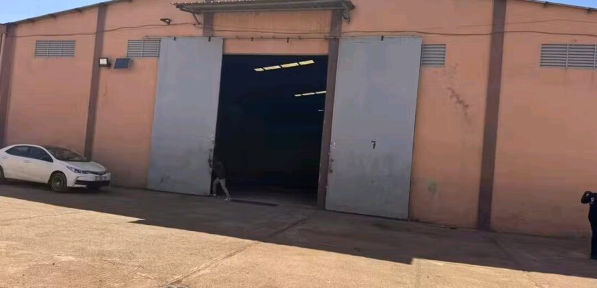 Grand entrepôt de 1.000 m² à louer – Sotuba, bien accessible